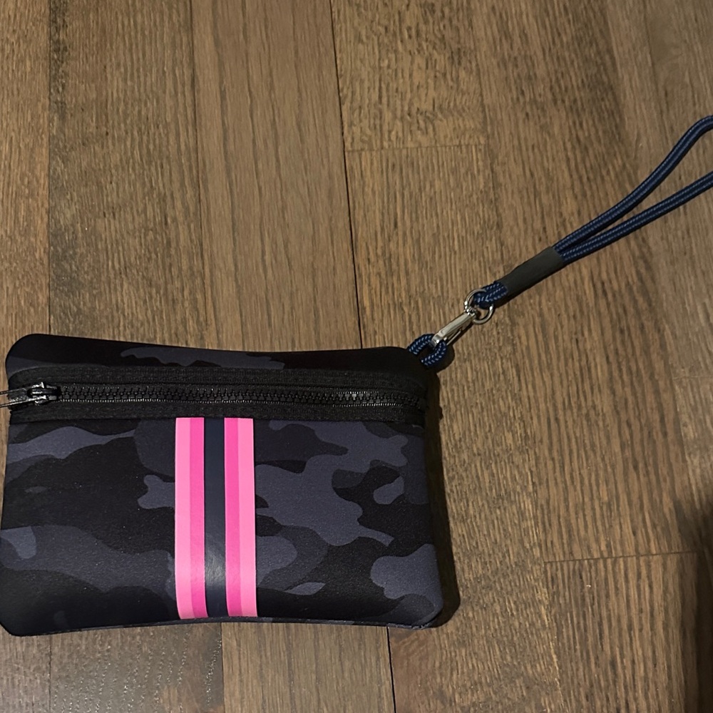 HAUTE SHORE Navy Camo Tote with Pink Center Stripe & matching wristlet - Picture 3 of 3